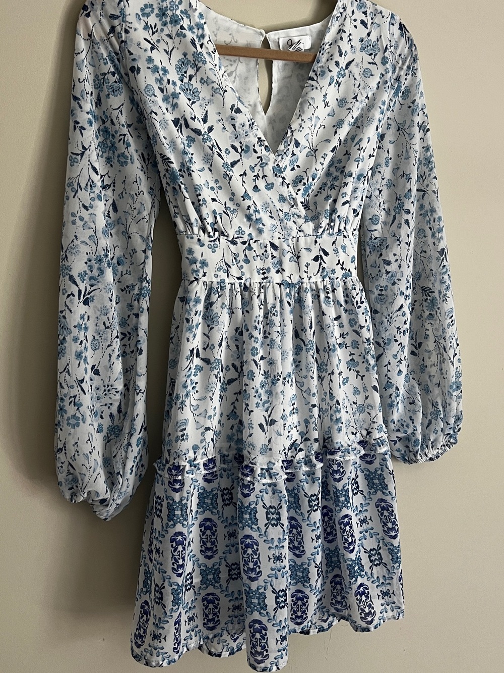 Light Blue Floral V-Neck Long Sleeve Dress